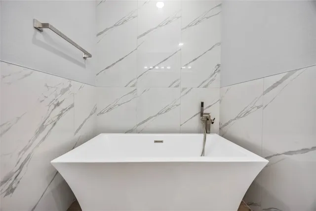 $384,999 | 4923 Golden Forest Drive, Unit A, Houston, TX 77091