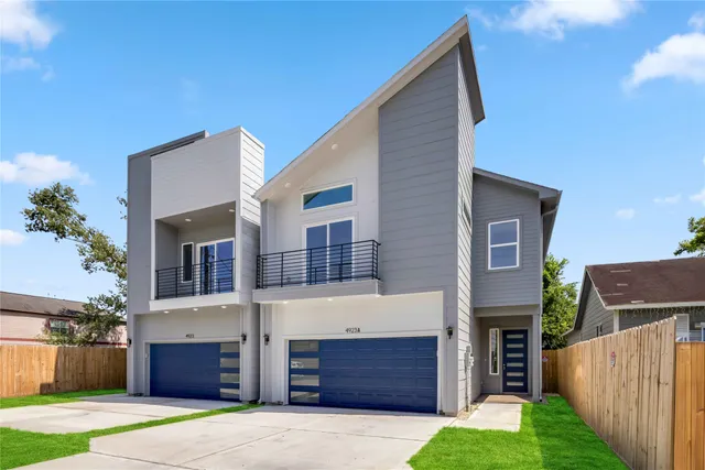 $384,999 | 4923 Golden Forest Drive, Unit A, Houston, TX 77091