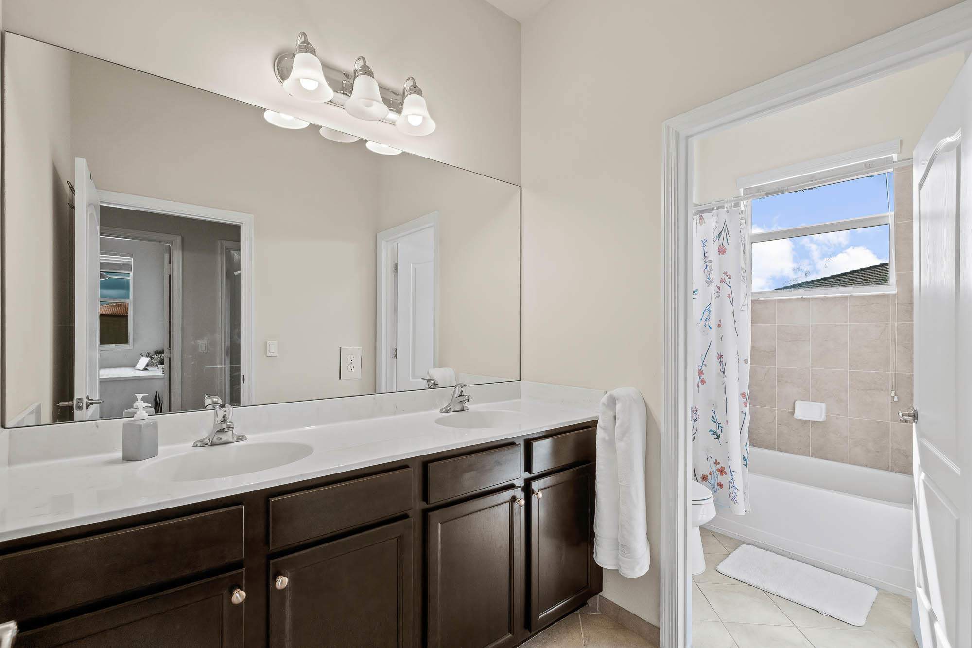 135 Rudder Cay Way Jupiter, FL 33458 - Photo 13 of 25 Guest Bath
