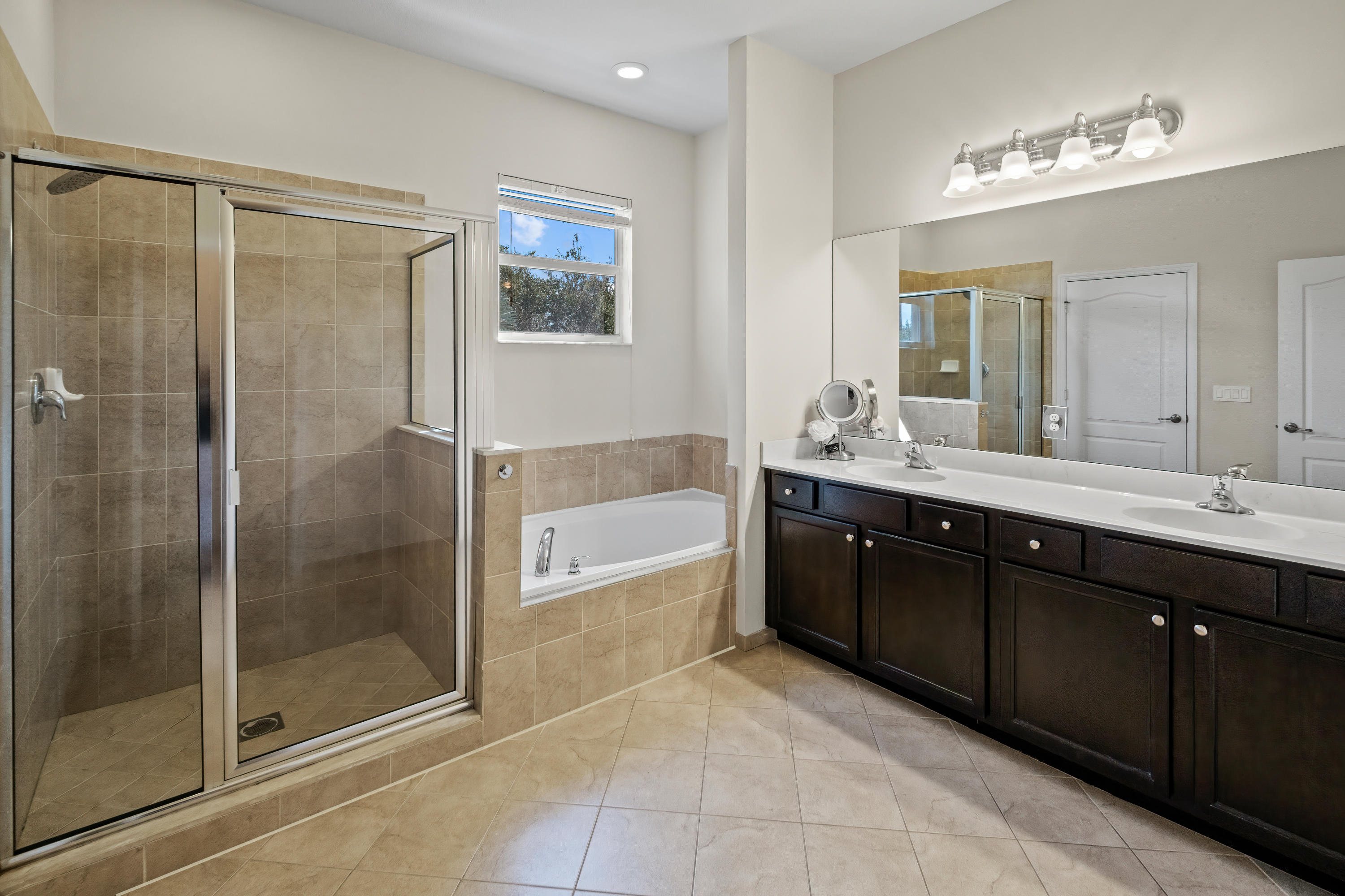 135 Rudder Cay Way Jupiter, FL 33458 - Photo 15 of 25 Master Bath