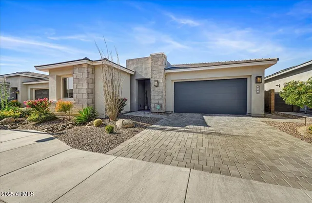 $974,000 | 22320 North 28th Street, Phoenix, AZ 85050