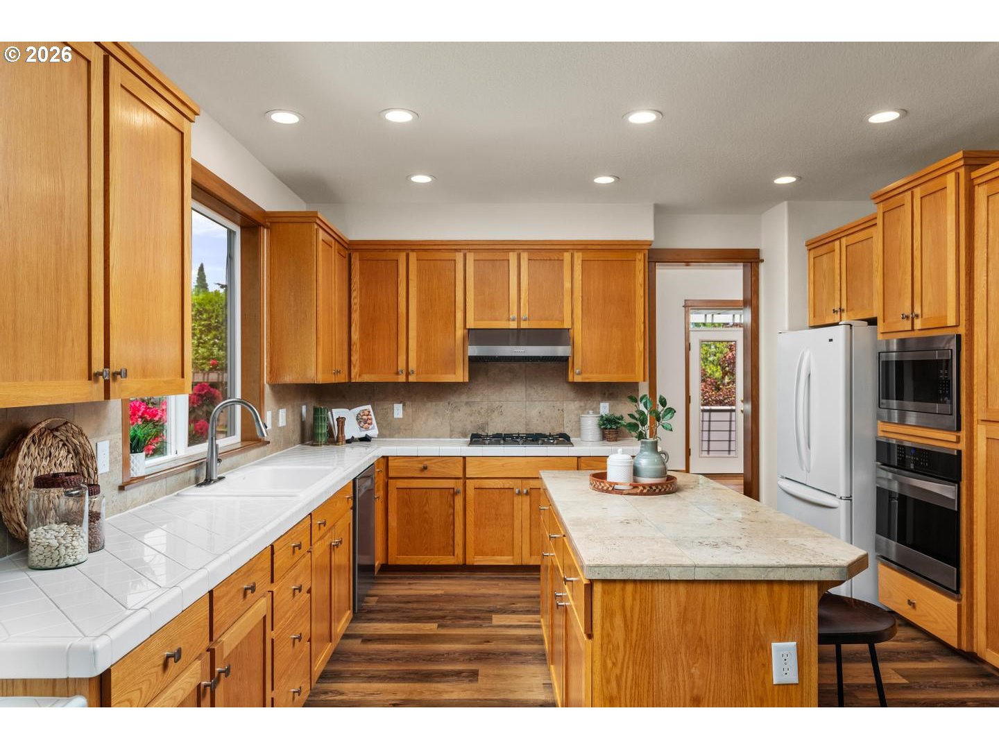 8539 Southwest 166th Terrace Beaverton, OR 97007 - Photo 17 of 48 Kitchen
