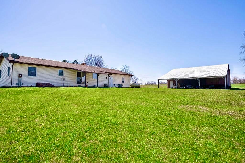 11639 Sycamore Road Mount Vernon, OH 43050 - Photo 4 of 25 1-22