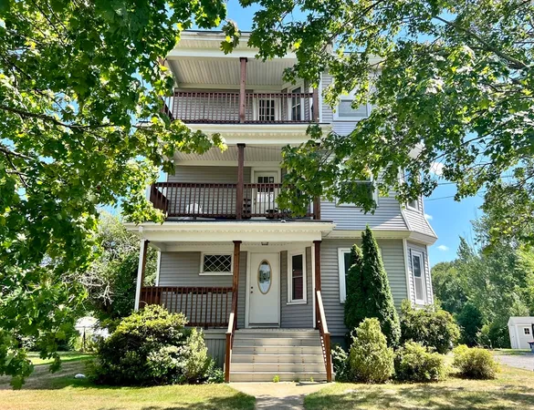 $2,250 | 308 Pleasant Street, Unit 3, Bridgewater, MA 02324