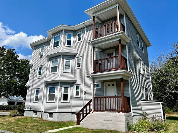 $2,250 | 308 Pleasant Street, Unit 3, Bridgewater, MA 02324