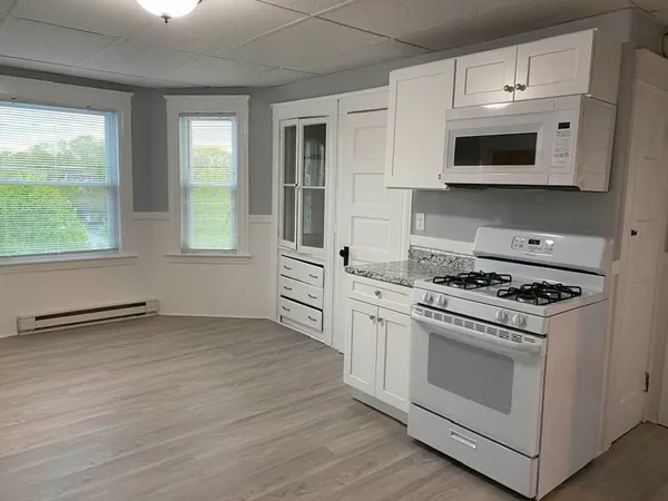 $2,250 | 308 Pleasant Street, Unit 3, Bridgewater, MA 02324