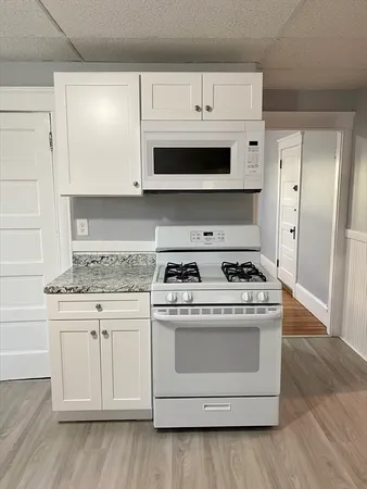 $2,250 | 308 Pleasant Street, Unit 3, Bridgewater, MA 02324