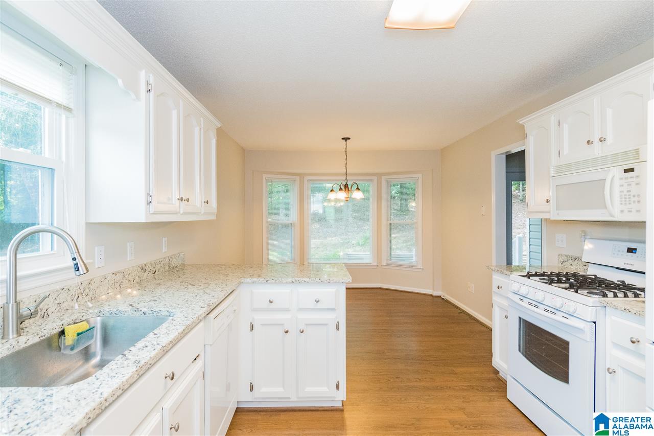 424 South Fork Circle Birmingham, AL 35244 - Photo 10 of 35