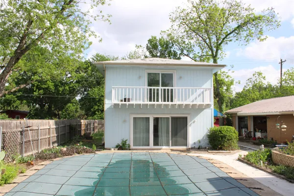 $1,300 | 1010 West Live Oak Street, Unit B, Lockhart, TX 78644