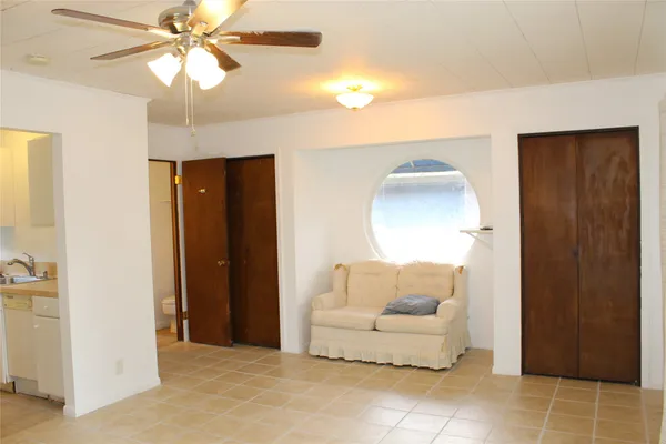 $1,300 | 1010 West Live Oak Street, Unit B, Lockhart, TX 78644