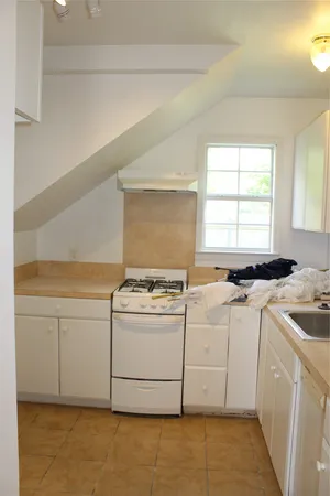 $1,300 | 1010 West Live Oak Street, Unit B, Lockhart, TX 78644