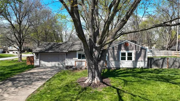 $299,000 | 1604 Ridgeway Drive, Greenwood, MO 64034