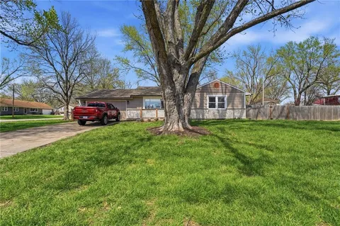$299,000 | 1604 Ridgeway Drive, Greenwood, MO 64034