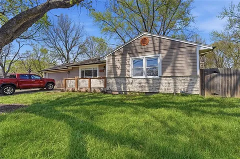 $299,000 | 1604 Ridgeway Drive, Greenwood, MO 64034