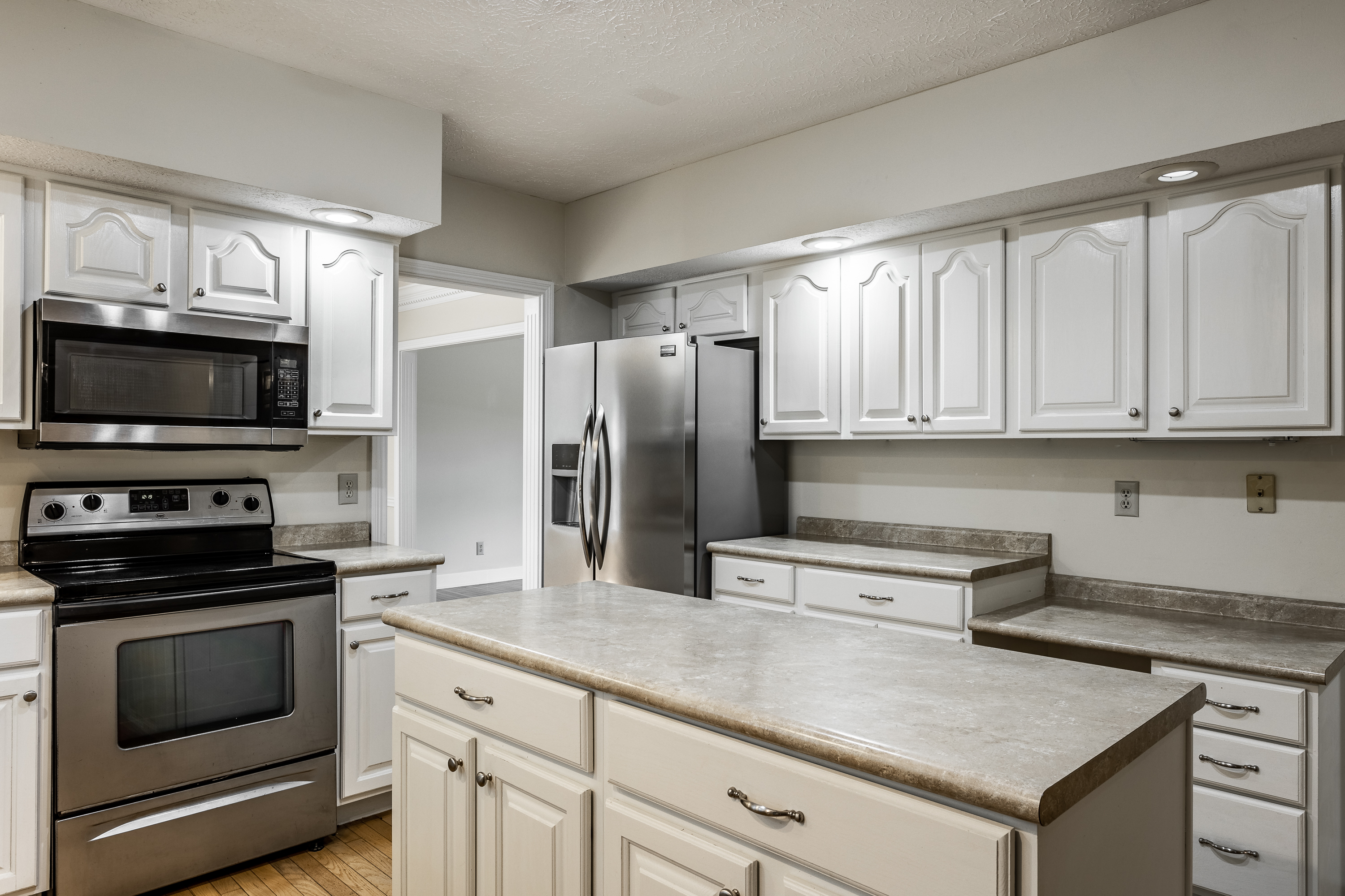 795 Grace Drive Carmel, IN 46032 - Photo 7 of 38