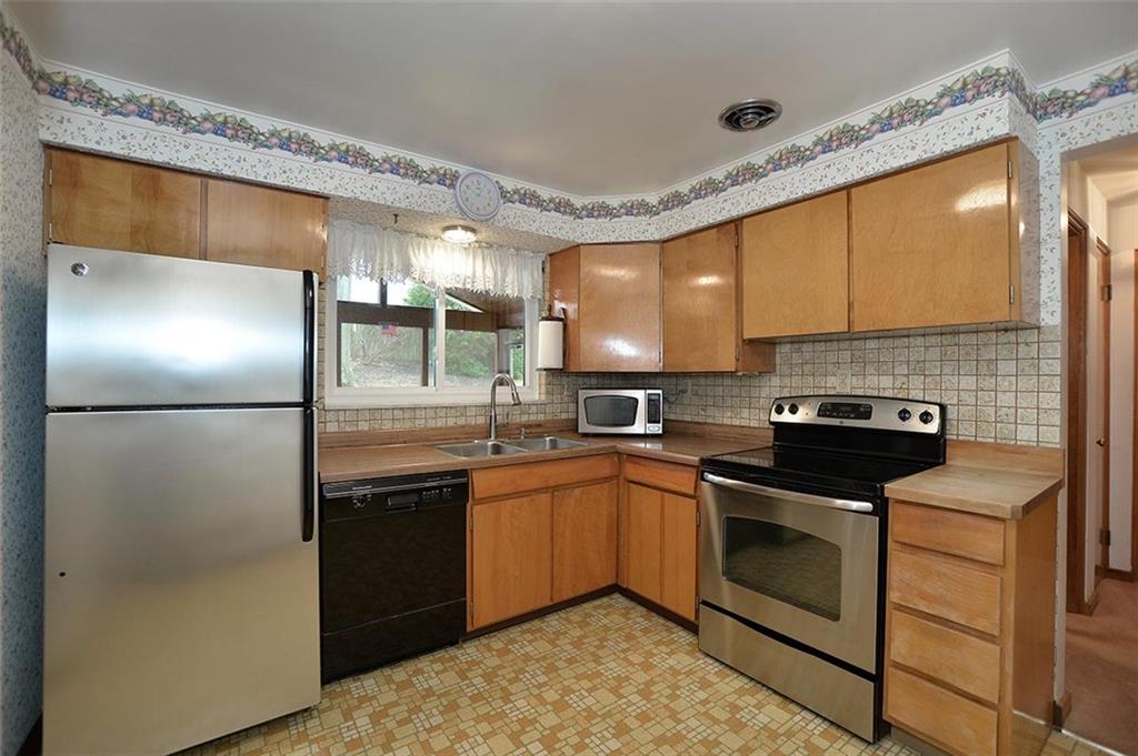 450 Orchard Spring Road Pittsburgh, PA 15220 - Photo 6 of 17 Gallery Image 6