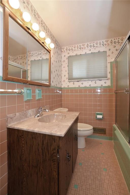 450 Orchard Spring Road Pittsburgh, PA 15220 - Photo 10 of 17 Gallery Image 10