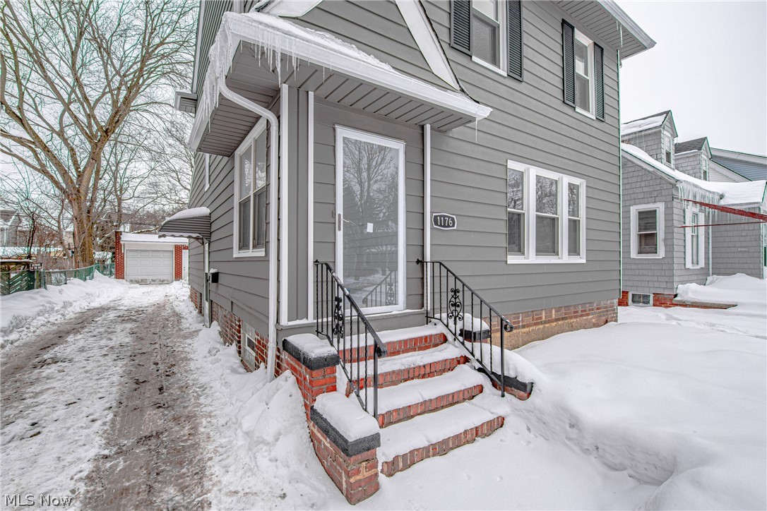 1176 Winston Road Cleveland, OH 44121 - Photo 2 of 26