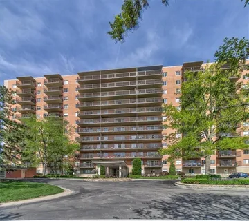 $304,950 | 4550 Warwick Boulevard, Unit 210211, Kansas City, MO 64111