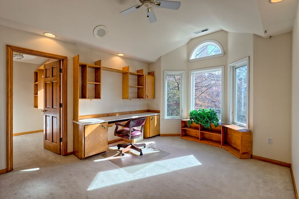 838 Peachtree Hills Road Murphy, NC 28906 - Photo 60 of 92 a workspace with furniture