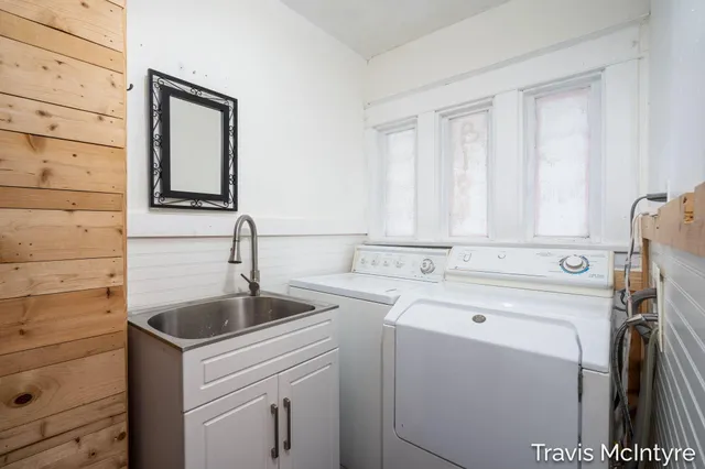 $244,900 | 908 Eastern Avenue Southeast, Grand Rapids, MI 49507