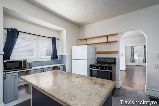 $244,900 | 908 Eastern Avenue Southeast, Grand Rapids, MI 49507