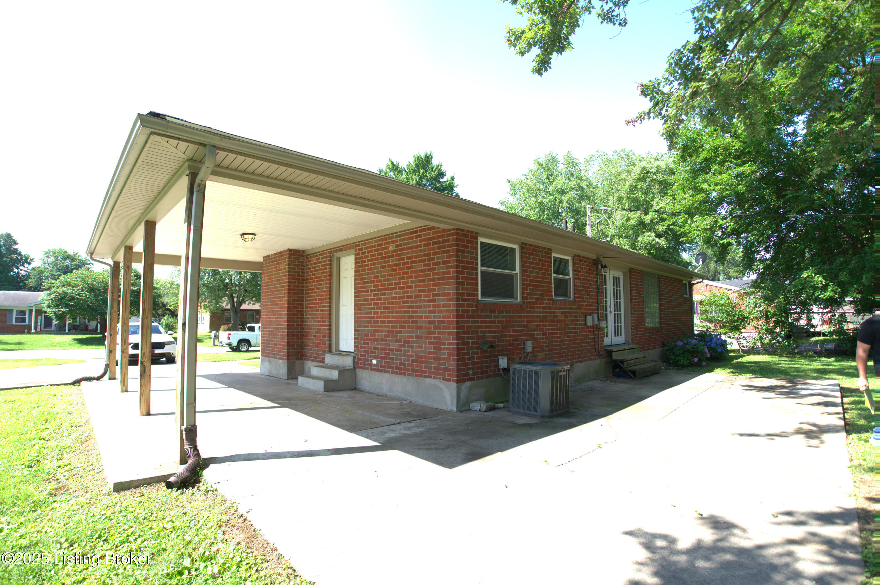 10104 Nanka Road Louisville, KY 40272 - Photo 26 of 29 DSC02273