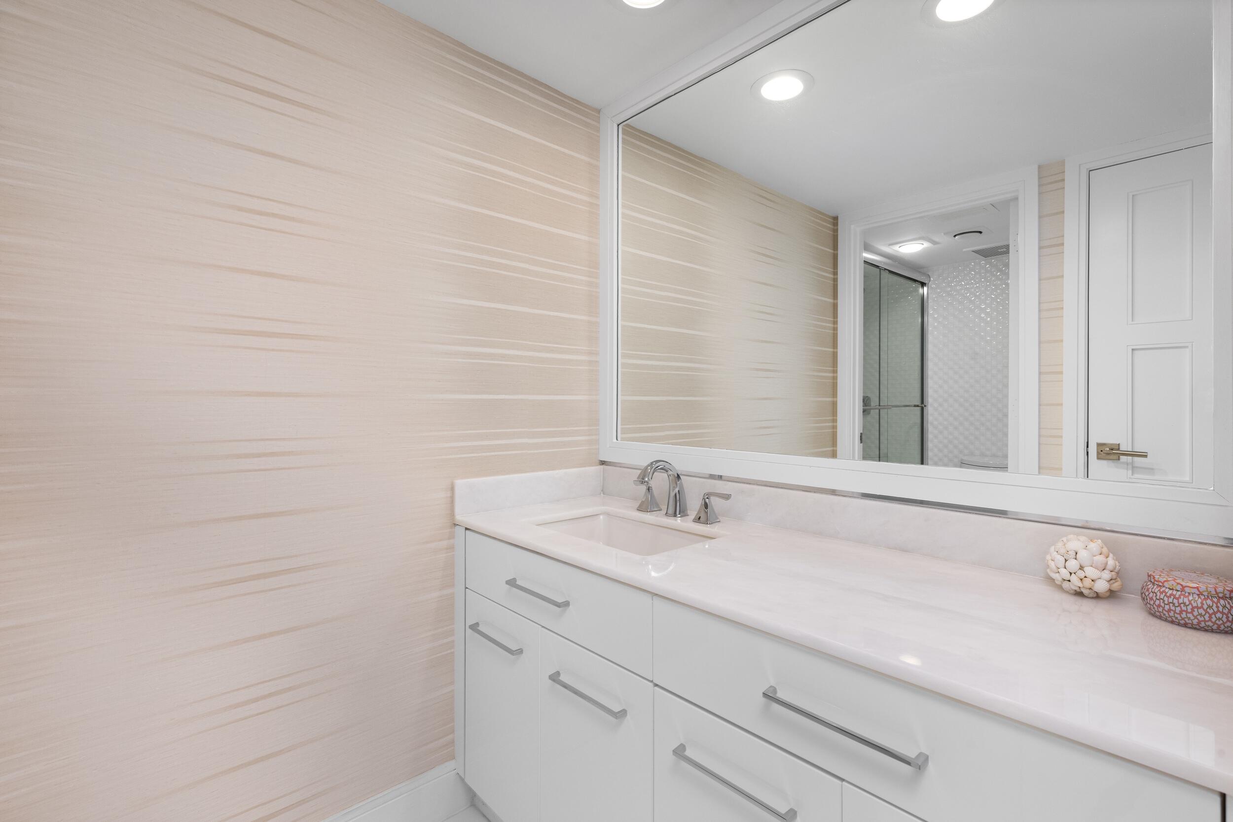1500 South Ocean Boulevard, Unit 1505 Boca Raton, FL 33432 - Photo 27 of 48 Bath