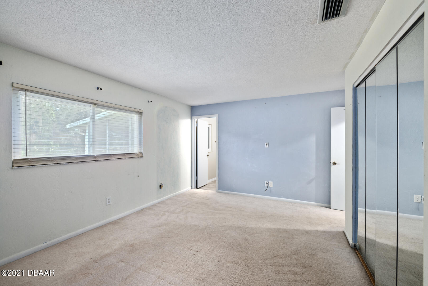 550 Ruth Street Port Orange, FL 32127 - Photo 6 of 38 550 RUTH STREET - INTERIOR-16