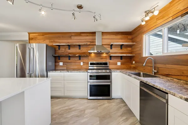 $720,000 | W10580 Tipperary Road, Poynette, WI 53955