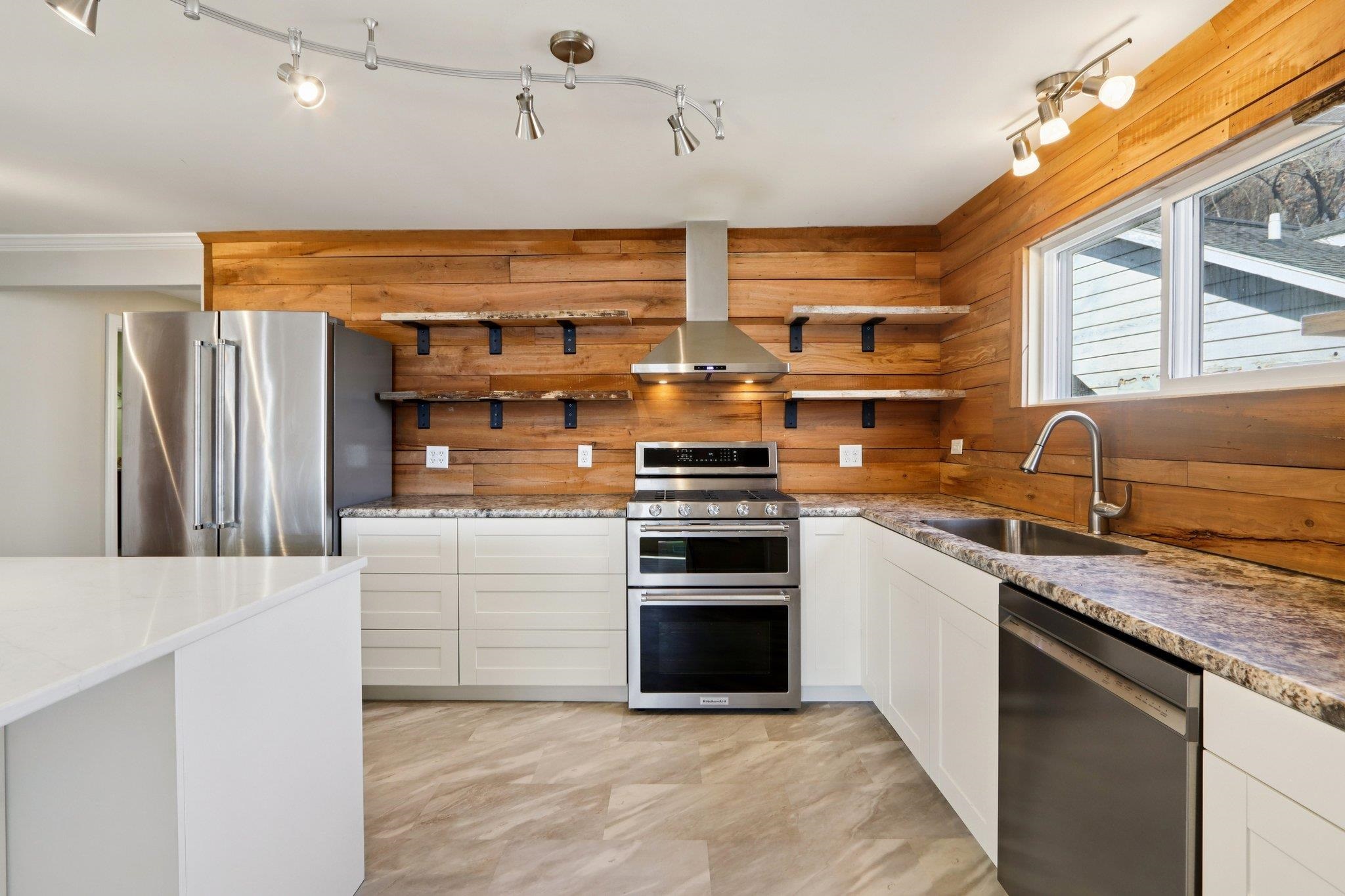 W10580 Tipperary Road Poynette, WI 53955 - Photo 11 of 66