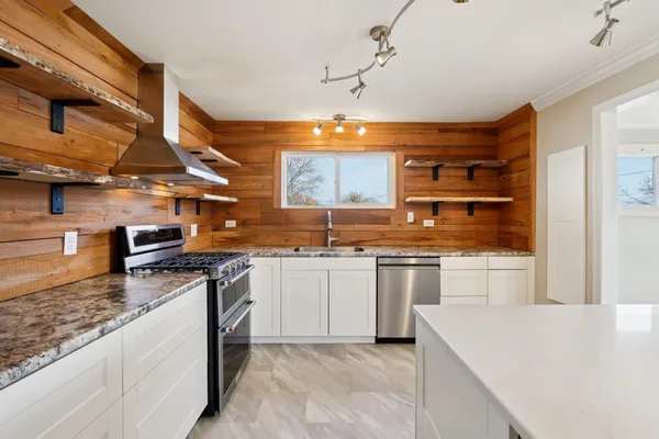 $720,000 | W10580 Tipperary Road, Poynette, WI 53955