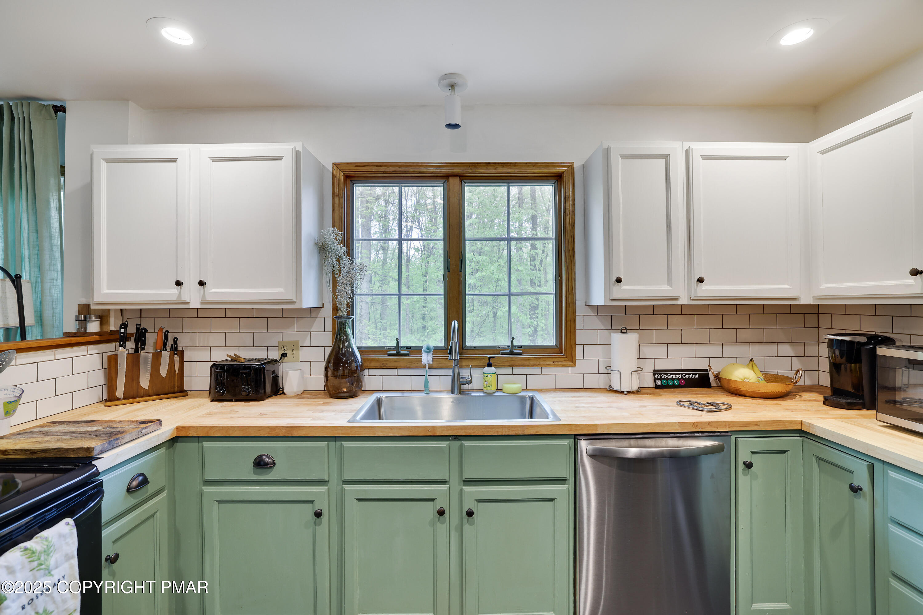 113 Hemlock Road Tannersville, PA 18372 - Photo 9 of 68 a kitchen with a sink cabinets and window