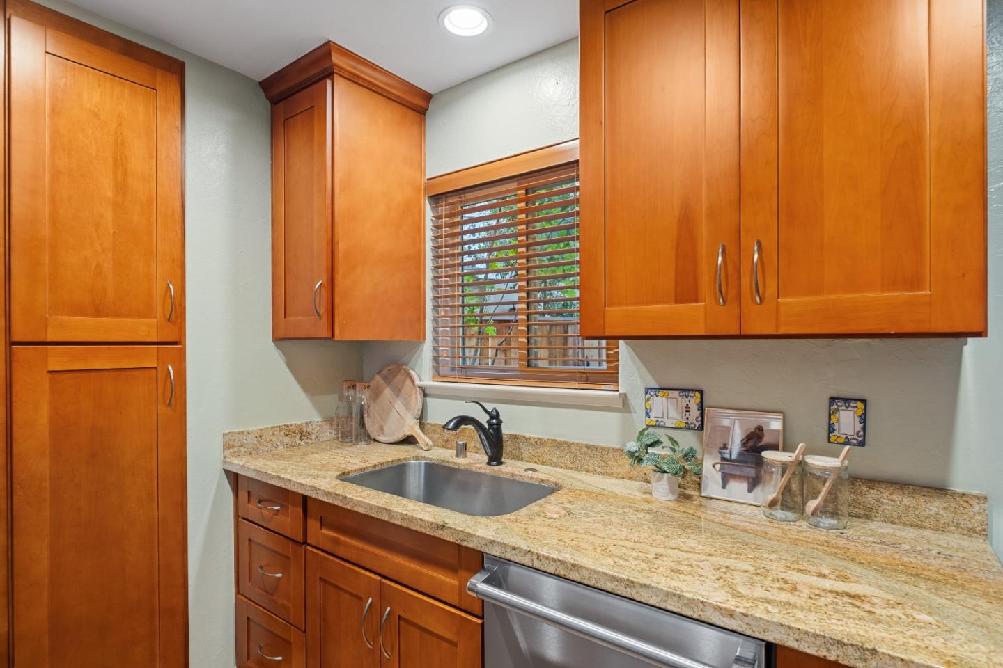 2524 West Middlefield Road Mountain View, CA 94043 - Photo 23 of 47 Gallery Image 23