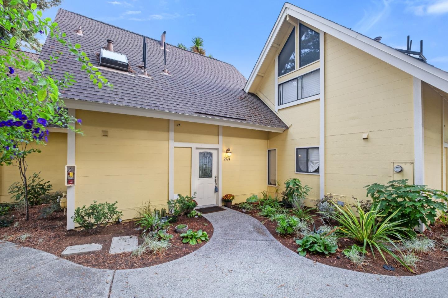 2524 West Middlefield Road Mountain View, CA 94043 - Photo 4 of 47 Gallery Image 4