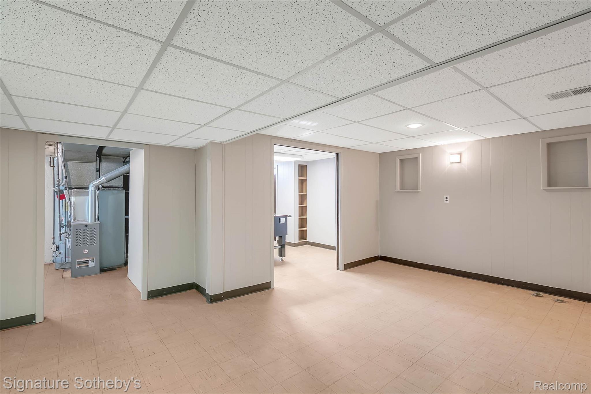 23048 Tuck Road Farmington, MI 48336 - Photo 25 of 36 28-23048 Tuck Rd-WindowStill-Real-Estate-Photography-28.jpg
