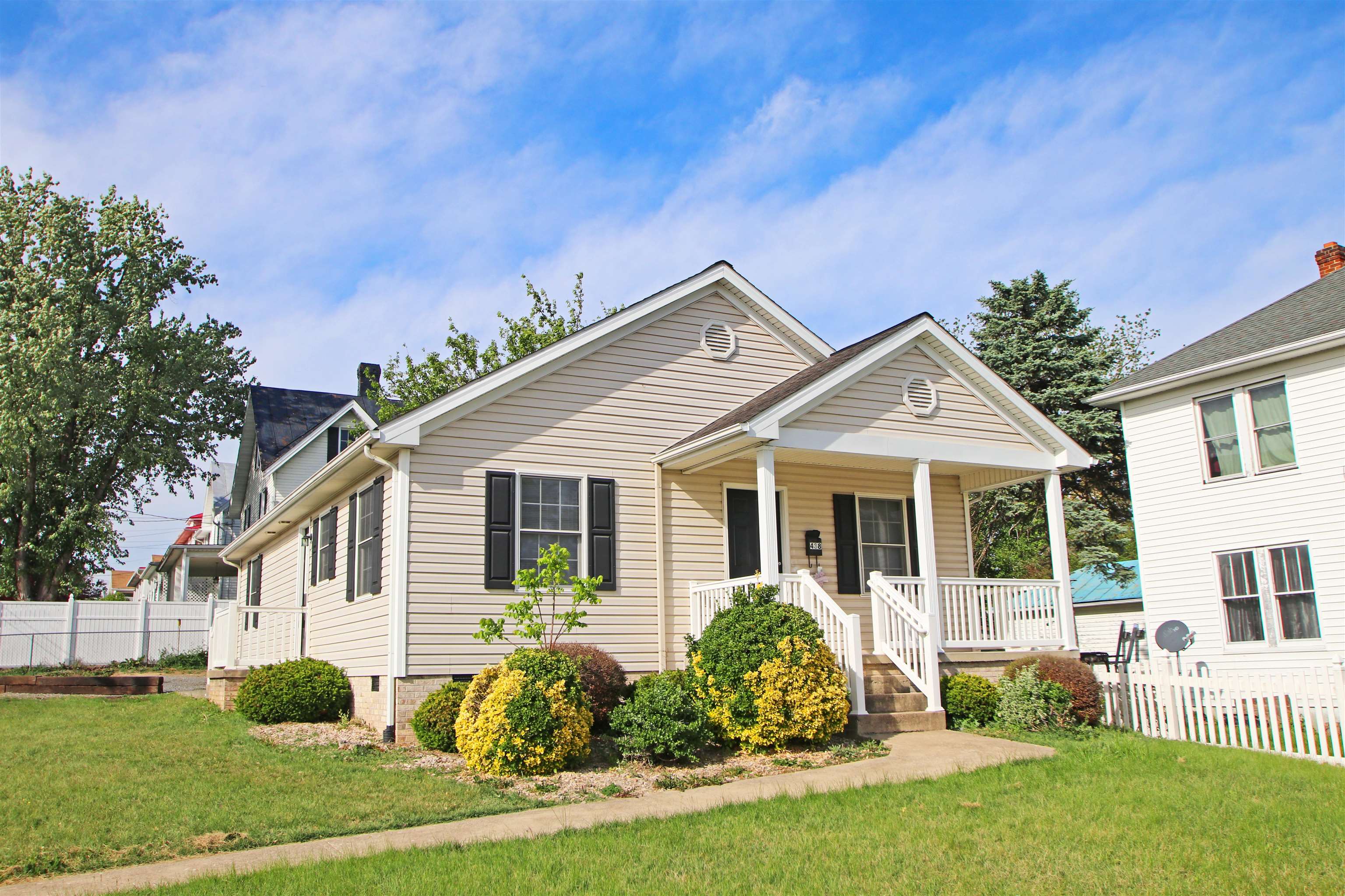 438 West Market Street Harrisonburg, VA 22802 - Photo 1 of 17