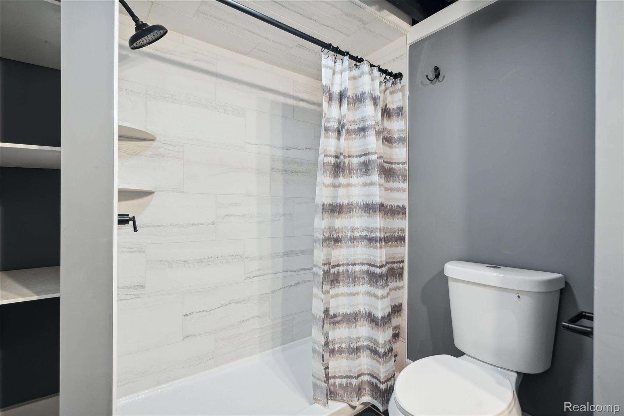 342 East Rising Street Davison, MI 48423 - Photo 26 of 33 All new bathroom!