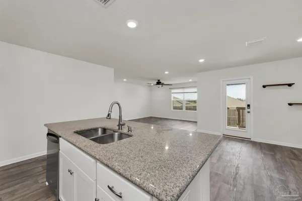 $2,150 | 5557 Galahad Trail, Milton, FL 32583