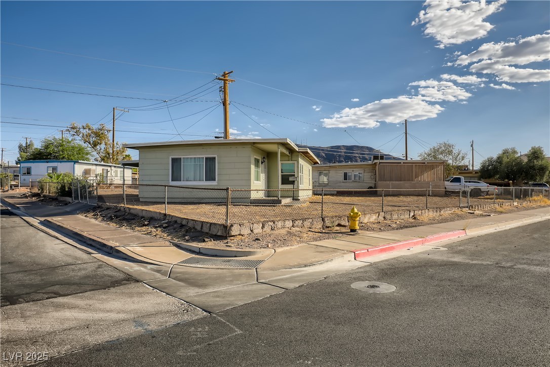 103 West Victory Road Henderson, NV 89015 - Photo 3 of 28 Single story home with a fenced front yard
