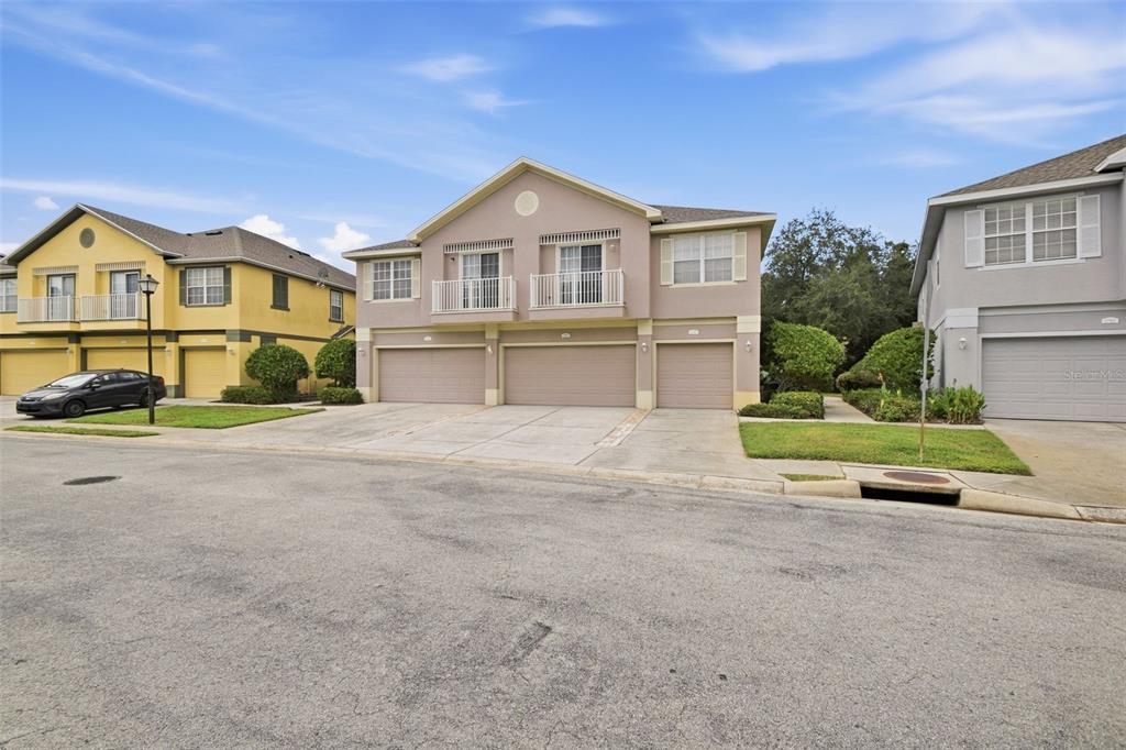 27921 Pleasure Ride Loop Wesley Chapel, FL 33544 - Photo 3 of 40 Gallery Image 3