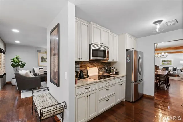 $439,900 | 14300 East Conway Meadows Court, Unit 101, Chesterfield, MO 63017