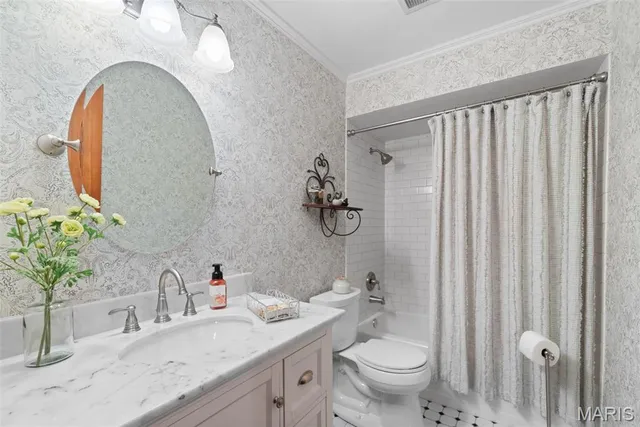 $439,900 | 14300 East Conway Meadows Court, Unit 101, Chesterfield, MO 63017