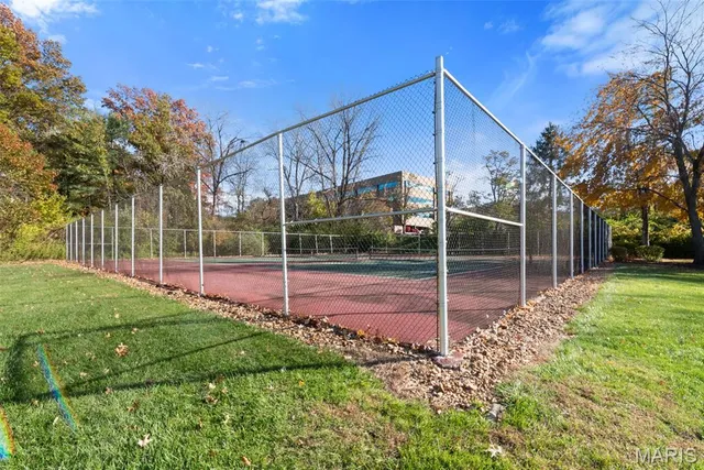 $439,900 | 14300 East Conway Meadows Court, Unit 101, Chesterfield, MO 63017