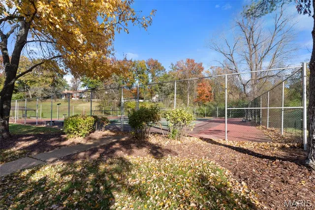 $439,900 | 14300 East Conway Meadows Court, Unit 101, Chesterfield, MO 63017