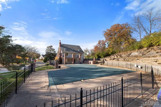 $439,900 | 14300 East Conway Meadows Court, Unit 101, Chesterfield, MO 63017