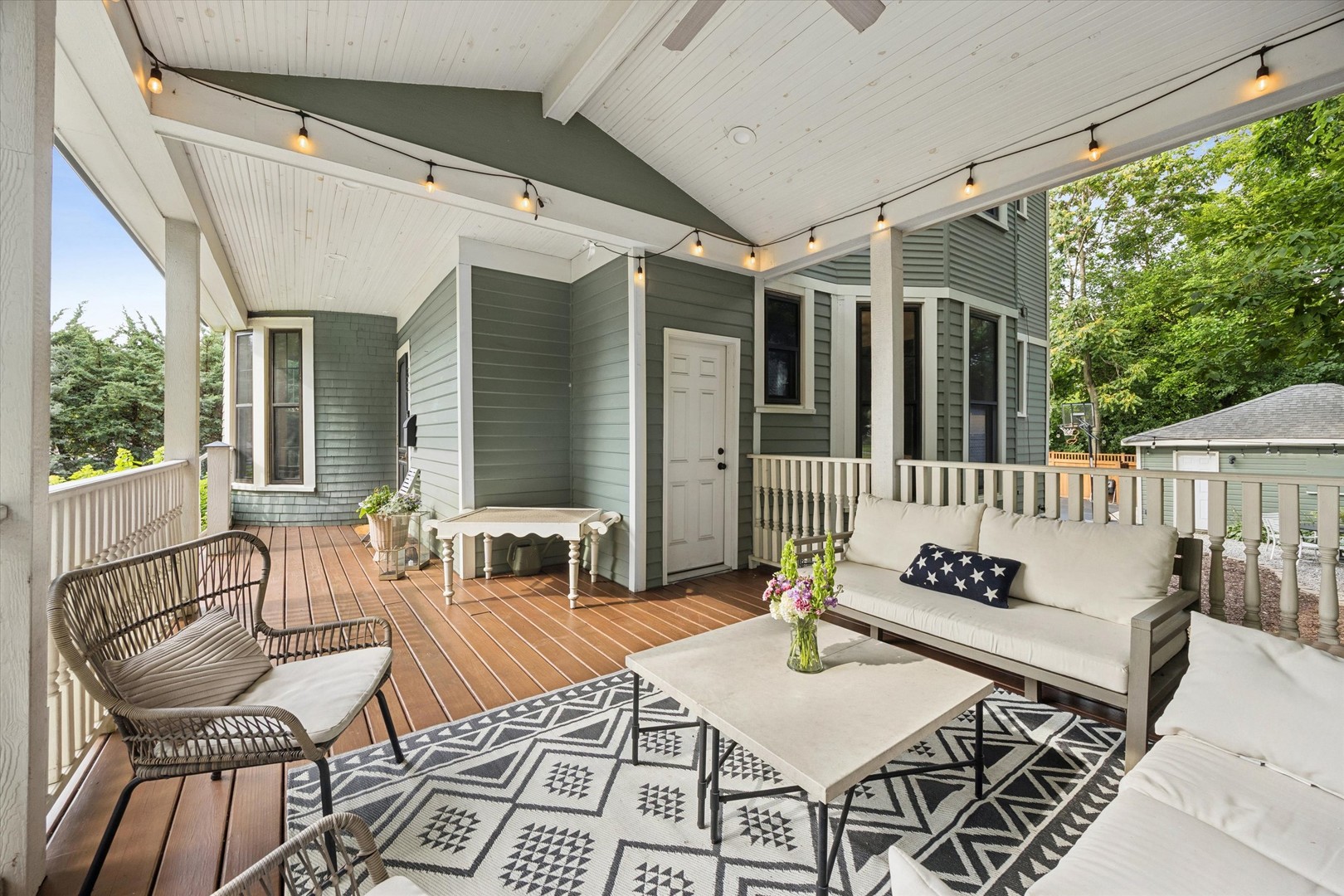 33 South Cowley Road Riverside, IL 60546 - Photo 4 of 48 Gallery Image 4