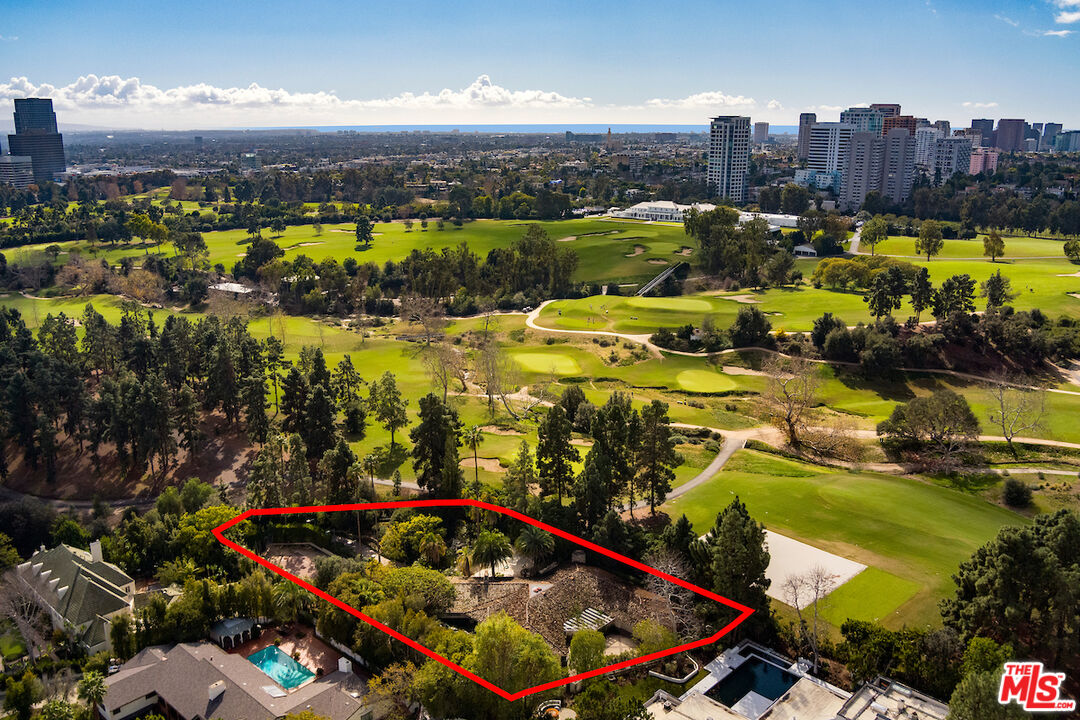 804 Walden Drive Beverly Hills, CA 90210 - Photo 11 of 12 city view