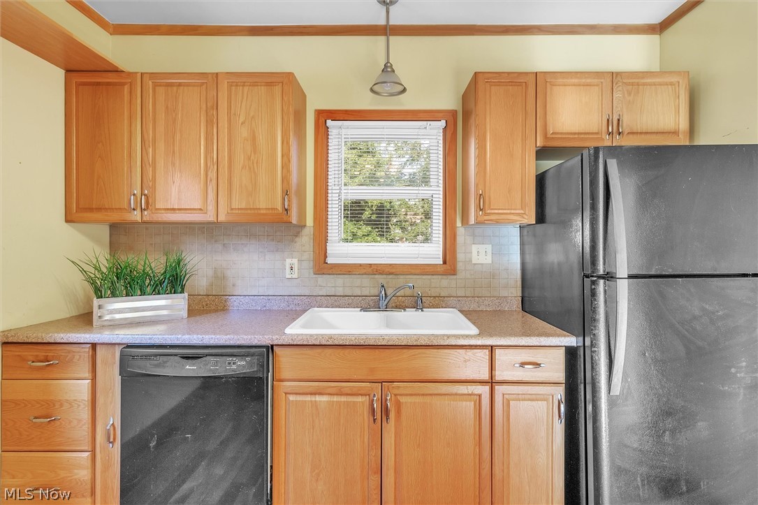 2369 South Taylor Road Cleveland, OH 44118 - Photo 16 of 34 Gallery Image 16