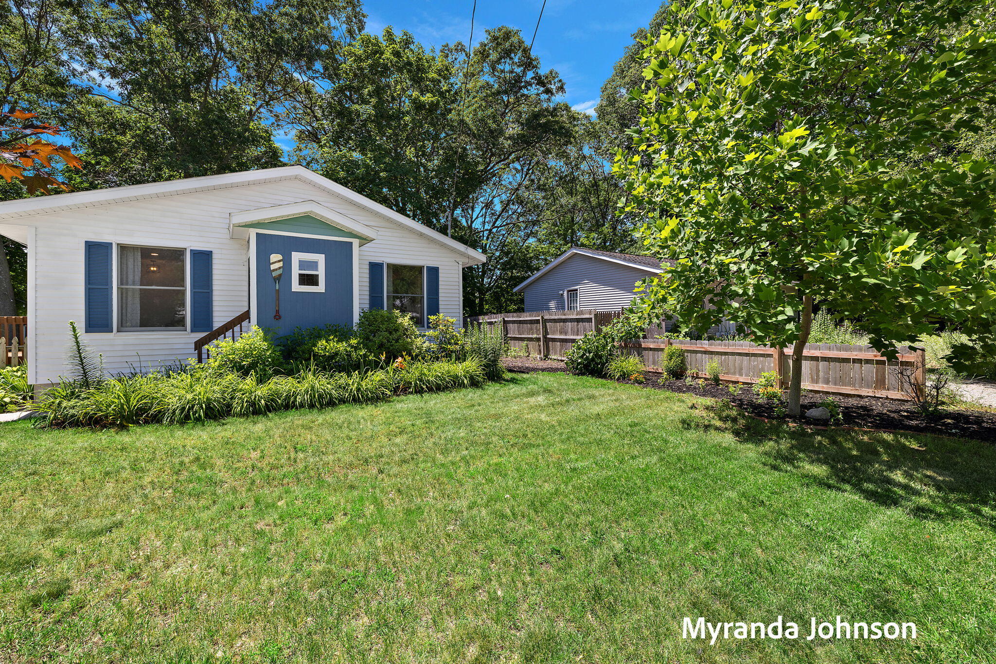 357 South Lake Avenue Spring Lake, MI 49456 - Photo 4 of 56 357 S Lake Ave